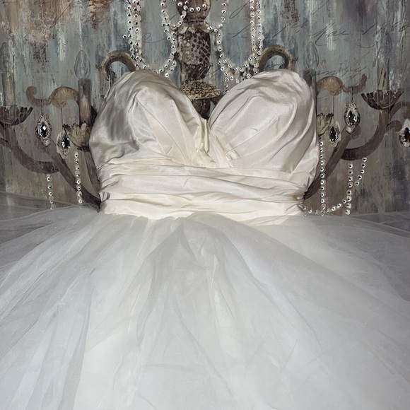 👰🏼‍♀️💎👰🏼‍♀️• 💄 Hayley Paige x Bride Vibes 💄• 💎👰🏼‍♀️💎